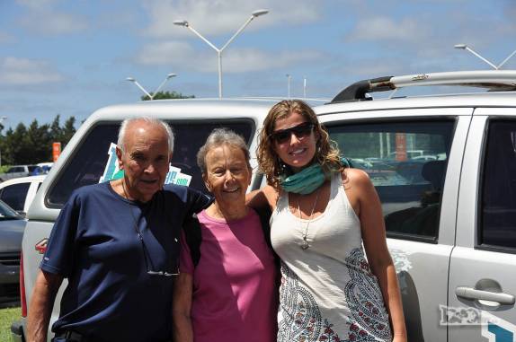 A Ana recepciona os sogros, Joca e Ixa, na Fiona, ainda no aeroporto de Montevideo, no Uruguai